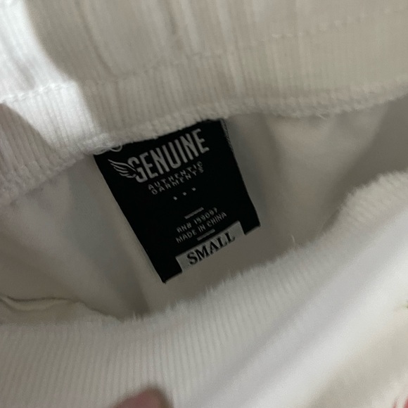 Genuine Streetwear Graffiti Short & Tee Set White and Bright Size Small - Picture 10 of 13